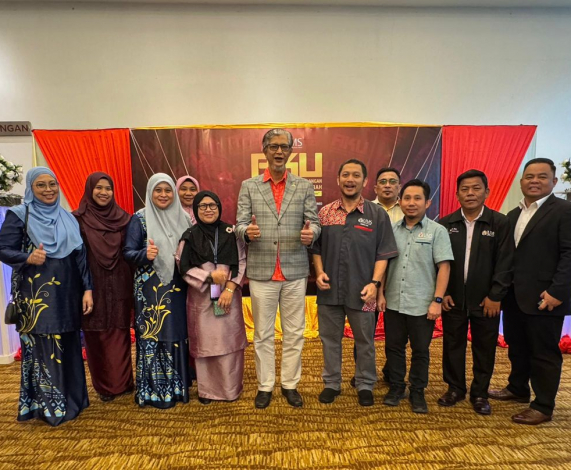 Kakitangan UMSKAL terima Anugerah Kecemerlangan Universiti (AKU) Universiti Malaysia Sabah (UMS) 2025