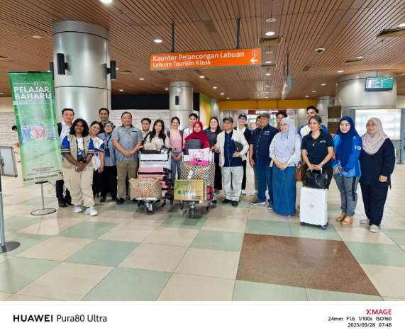 Naib Canselor UMS Sambut Pelajar Baharu di Lapangan Terbang Labuan