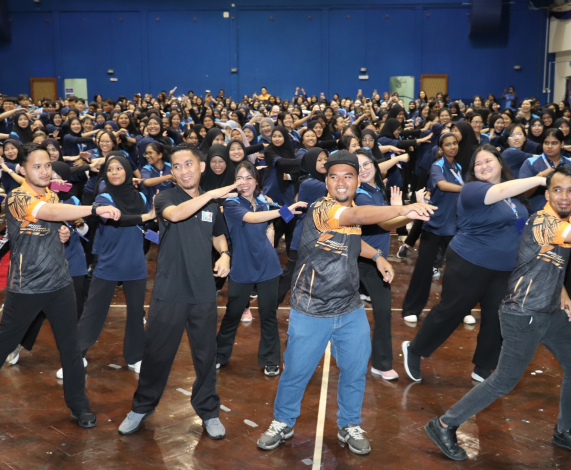 Pelajar Baharu Gembira