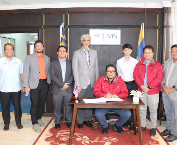 Pengarah UMSKAL adakan perbincangan dengan Azbil Malaysia