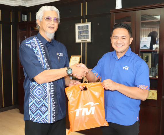 Pengarah UMSKAL berbincang dengan Unifi Sabah