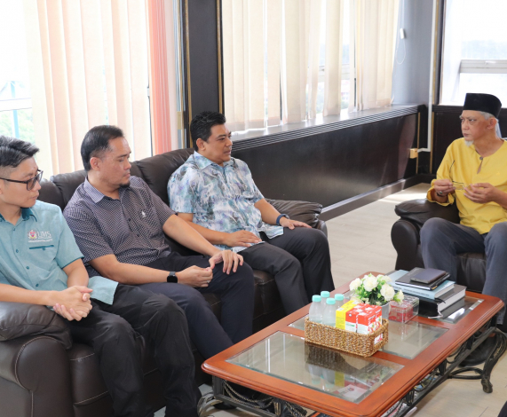 Pengarah UMSKAL terima kunjungan hormat Dato' Sri Amir