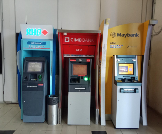 Mesin ATM di UMSKAL memudahkan pelanggan